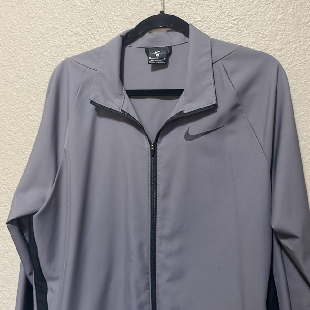 Nike Dri-Fit Men's Gray Lightweight Jacket. Very Good Condition. Size M. - Picture 2 of 10